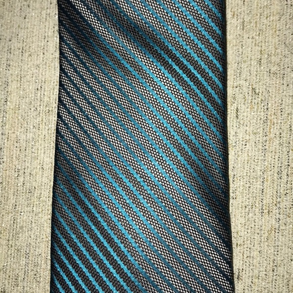 Express Men’s Tie - Picture 2 of 3
